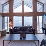 Arctic Oasis Haven * Pettvik